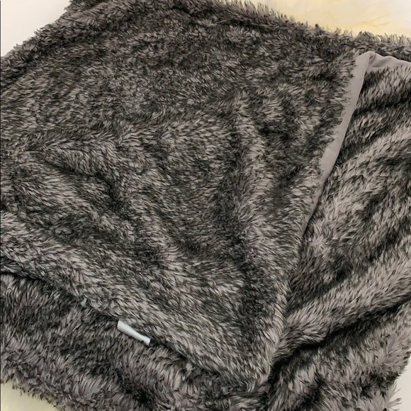 Jennifer Lopez Other - Jennifer Lopez grey thick Faux fur throw 50 X 60